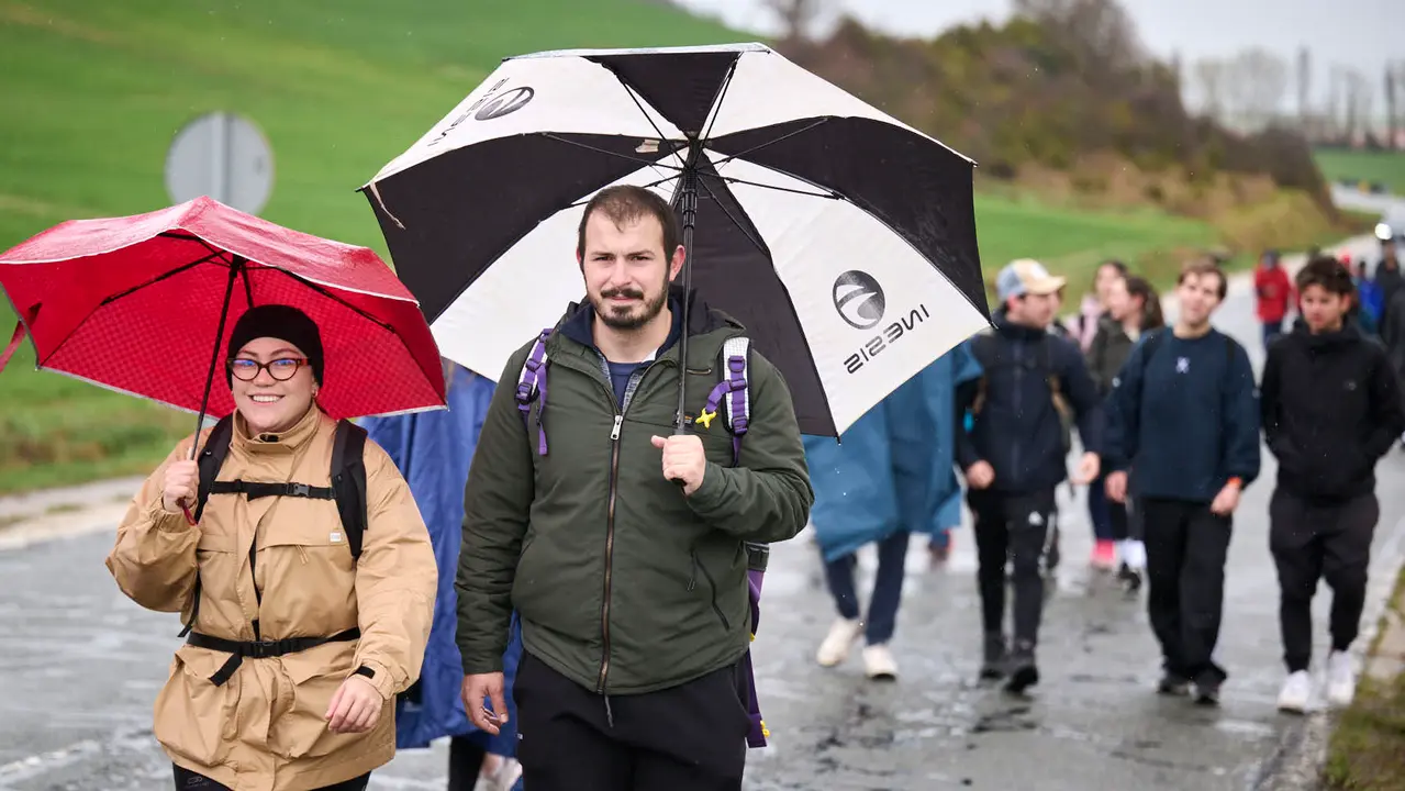 Miles de personas peregrinan a Javier durante la segunda Javierada de 2026. PABLO LASAOSA
