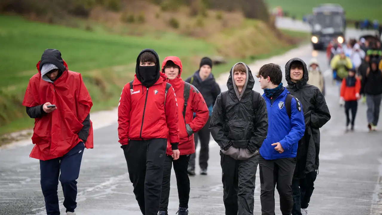 Miles de personas peregrinan a Javier durante la segunda Javierada de 2026. PABLO LASAOSA