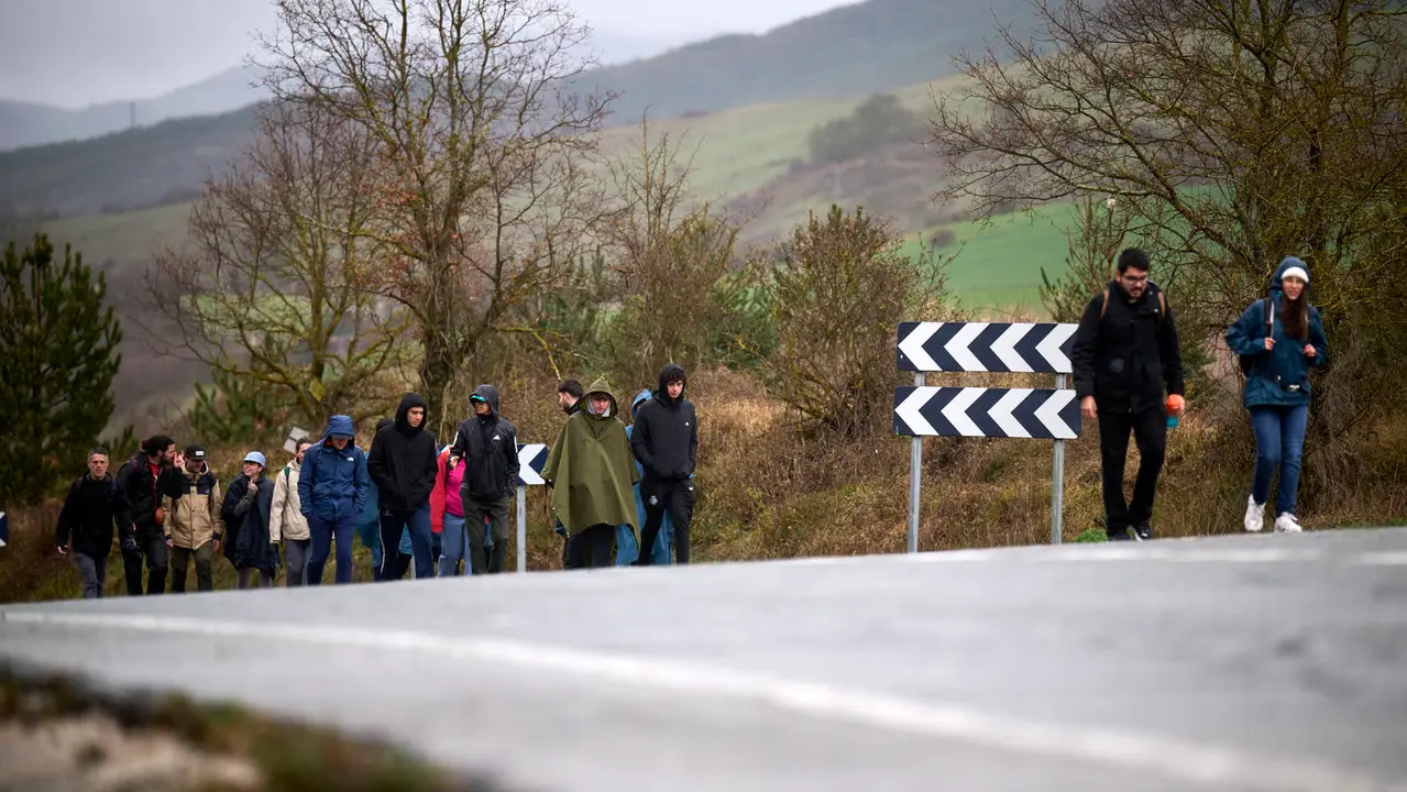 Miles de personas peregrinan a Javier durante la segunda Javierada de 2026. PABLO LASAOSA