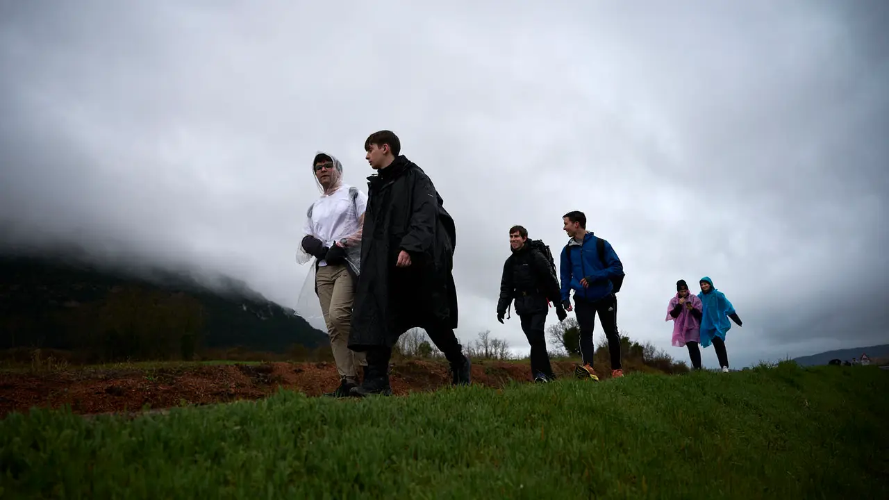 Miles de personas peregrinan a Javier durante la segunda Javierada de 2026. PABLO LASAOSA