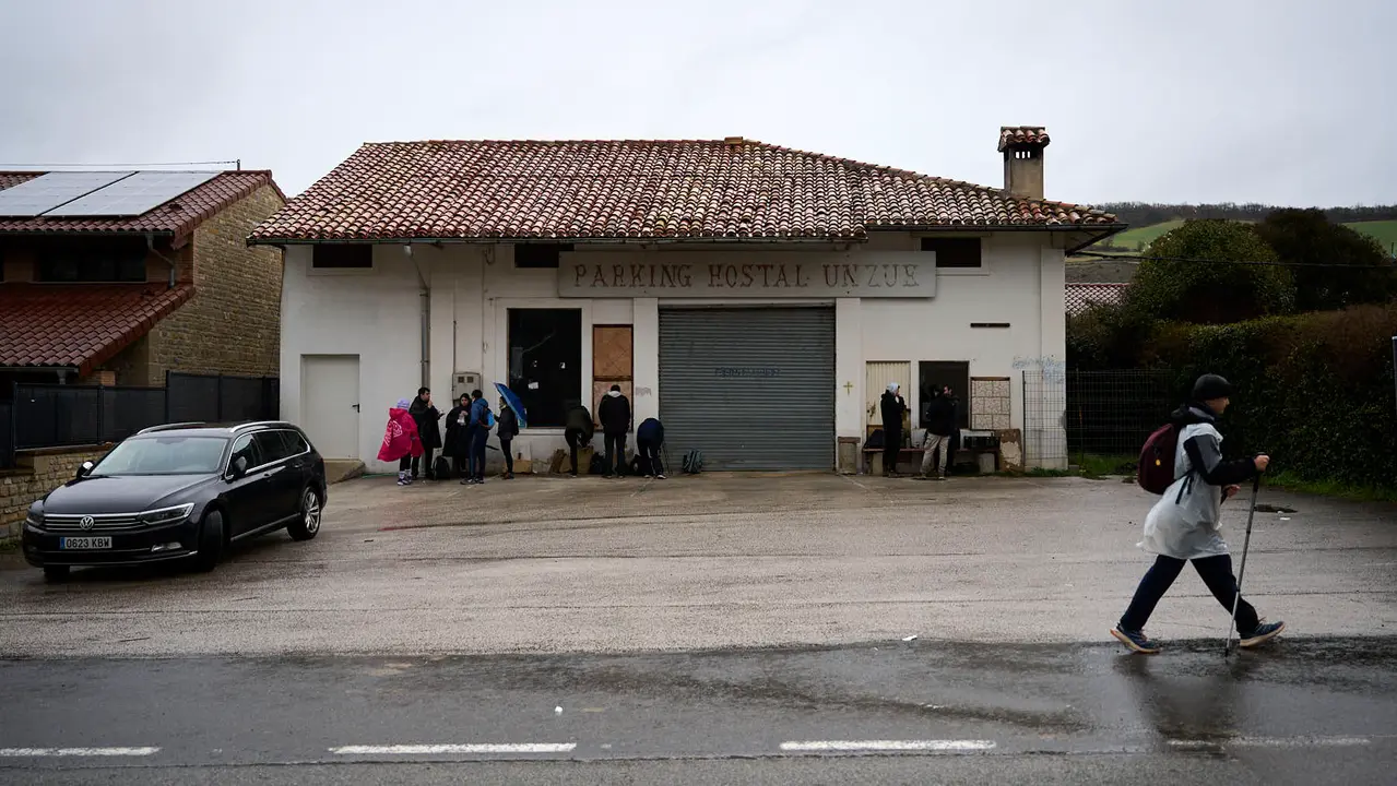 Miles de personas peregrinan a Javier durante la segunda Javierada de 2026. PABLO LASAOSA