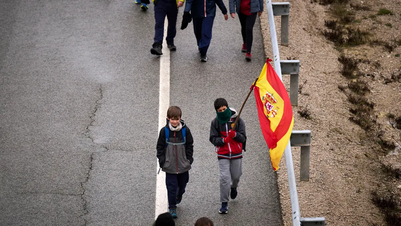 Miles de personas peregrinan a Javier durante la segunda Javierada de 2026. PABLO LASAOSA