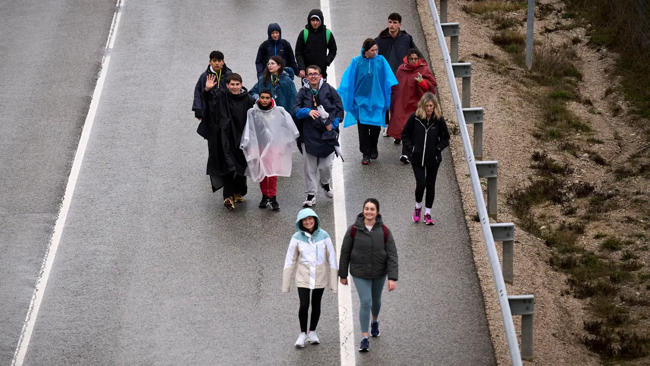 Miles de personas peregrinan a Javier durante la segunda Javierada de 2026. PABLO LASAOSA