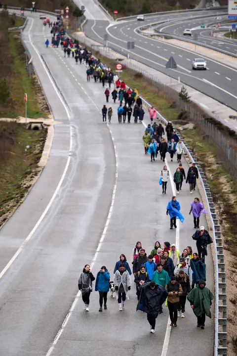 Miles de personas peregrinan a Javier durante la segunda Javierada de 2026. PABLO LASAOSA