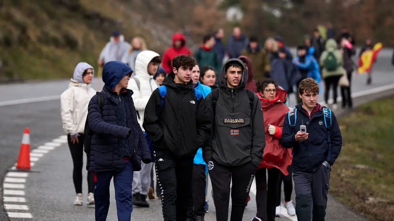 Miles de personas peregrinan a Javier durante la segunda Javierada de 2026. PABLO LASAOSA