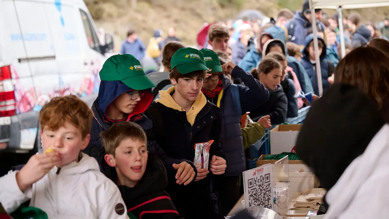 Miles de personas peregrinan a Javier durante la segunda Javierada de 2026. PABLO LASAOSA