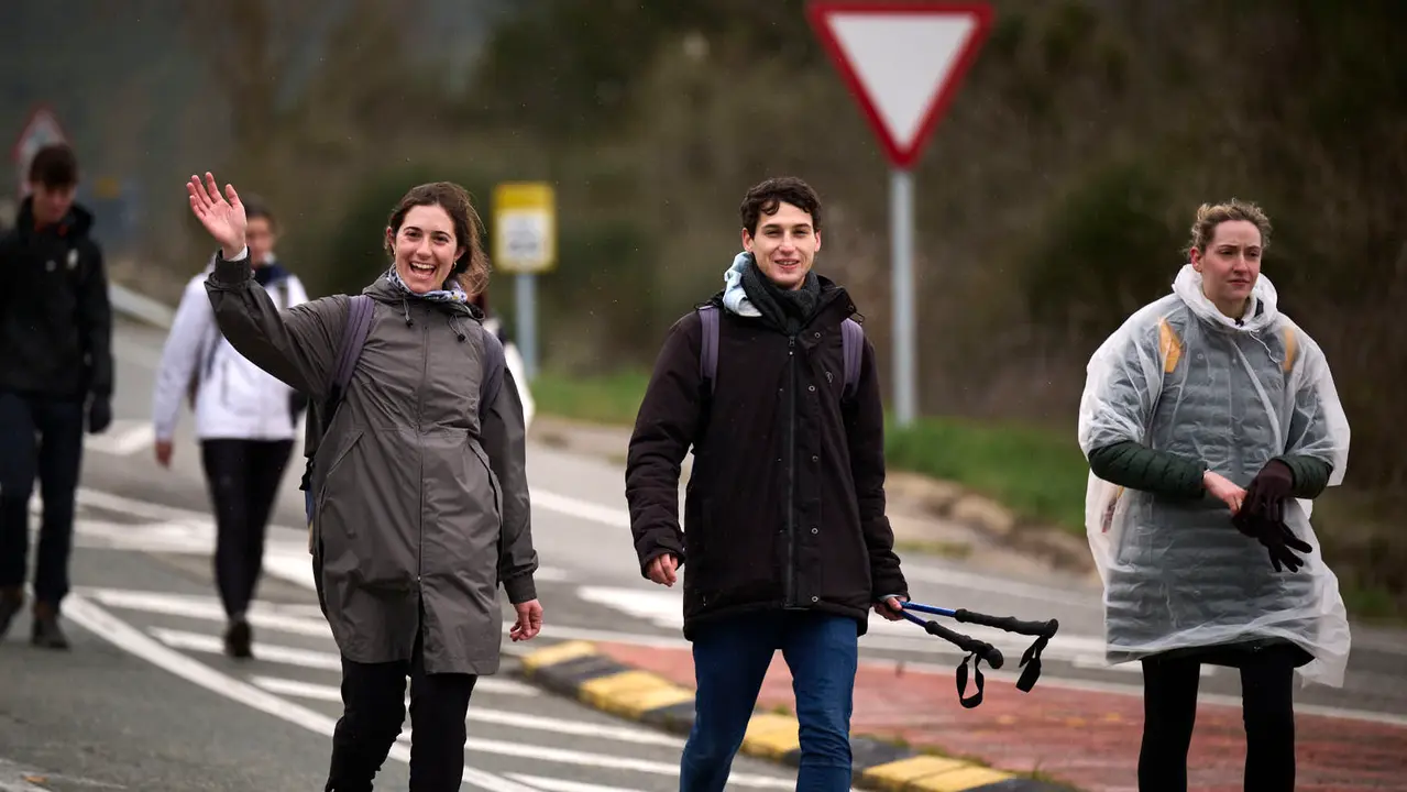 Miles de personas peregrinan a Javier durante la segunda Javierada de 2026. PABLO LASAOSA