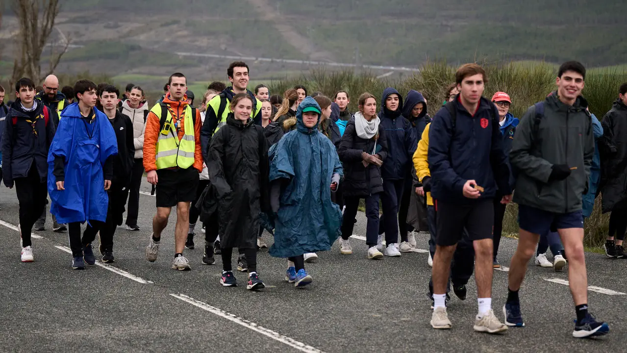 Miles de personas peregrinan a Javier durante la segunda Javierada de 2026. PABLO LASAOSA