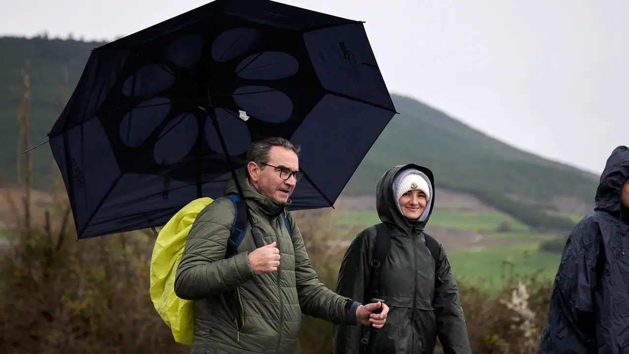 Miles de personas peregrinan a Javier durante la segunda Javierada de 2026. PABLO LASAOSA