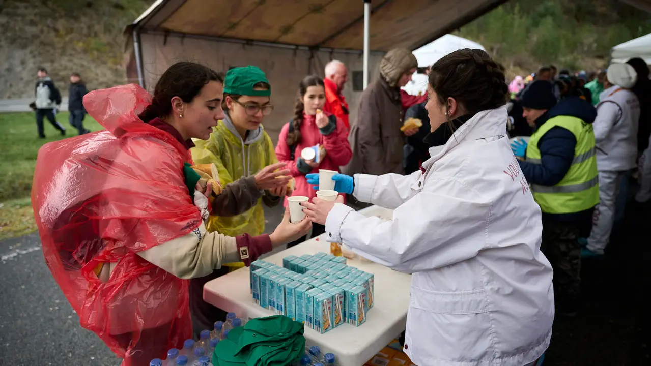 Miles de personas peregrinan a Javier durante la segunda Javierada de 2026. PABLO LASAOSA