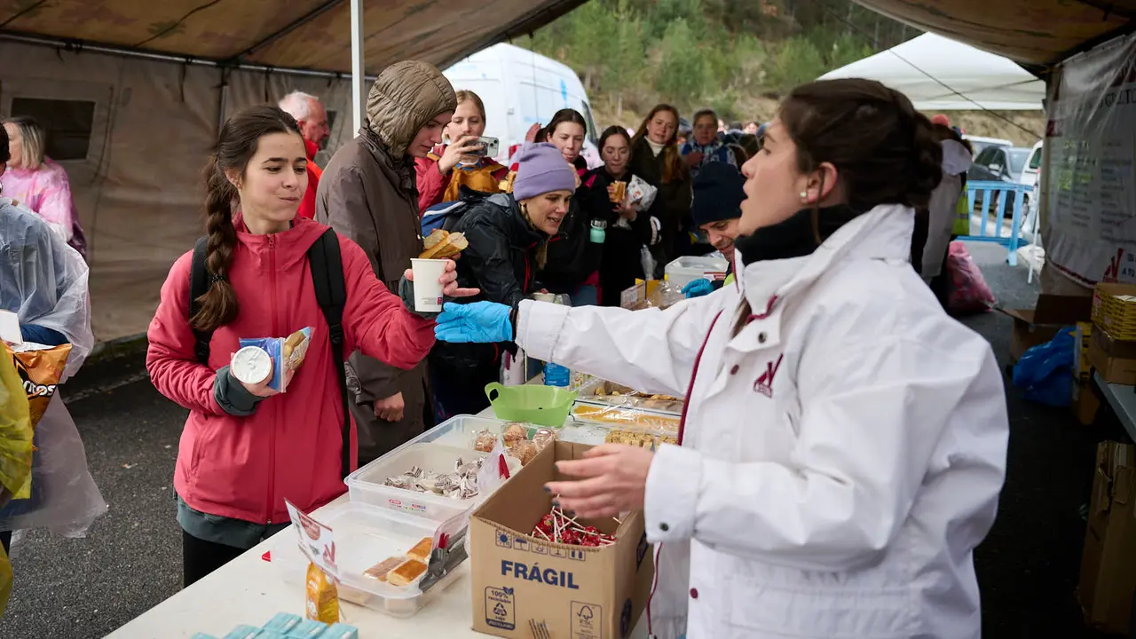 Miles de personas peregrinan a Javier durante la segunda Javierada de 2026. PABLO LASAOSA