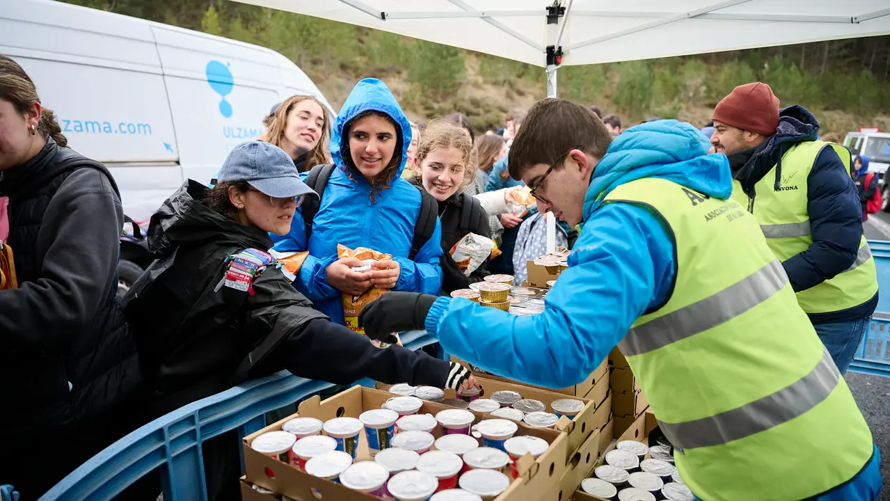 Miles de personas peregrinan a Javier durante la segunda Javierada de 2026. PABLO LASAOSA
