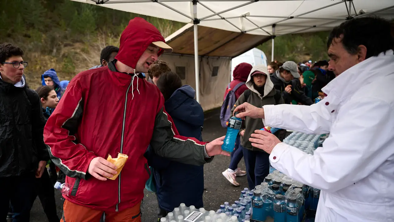 Miles de personas peregrinan a Javier durante la segunda Javierada de 2026. PABLO LASAOSA