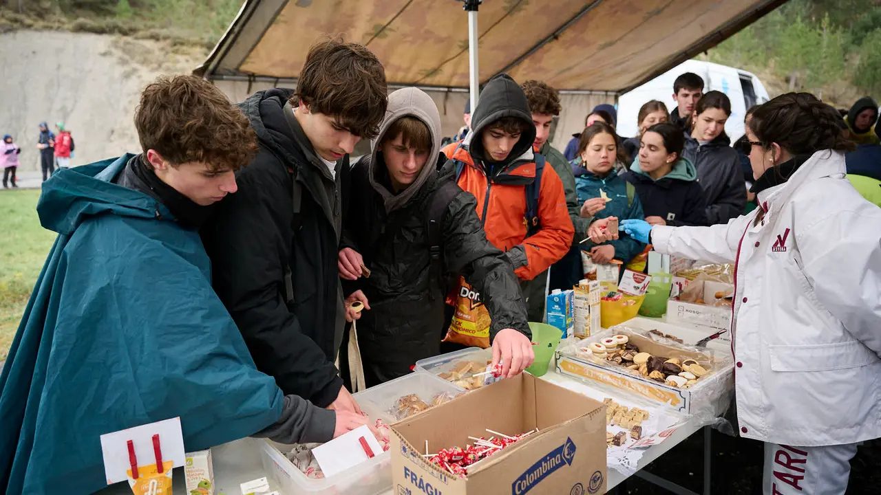 Miles de personas peregrinan a Javier durante la segunda Javierada de 2026. PABLO LASAOSA