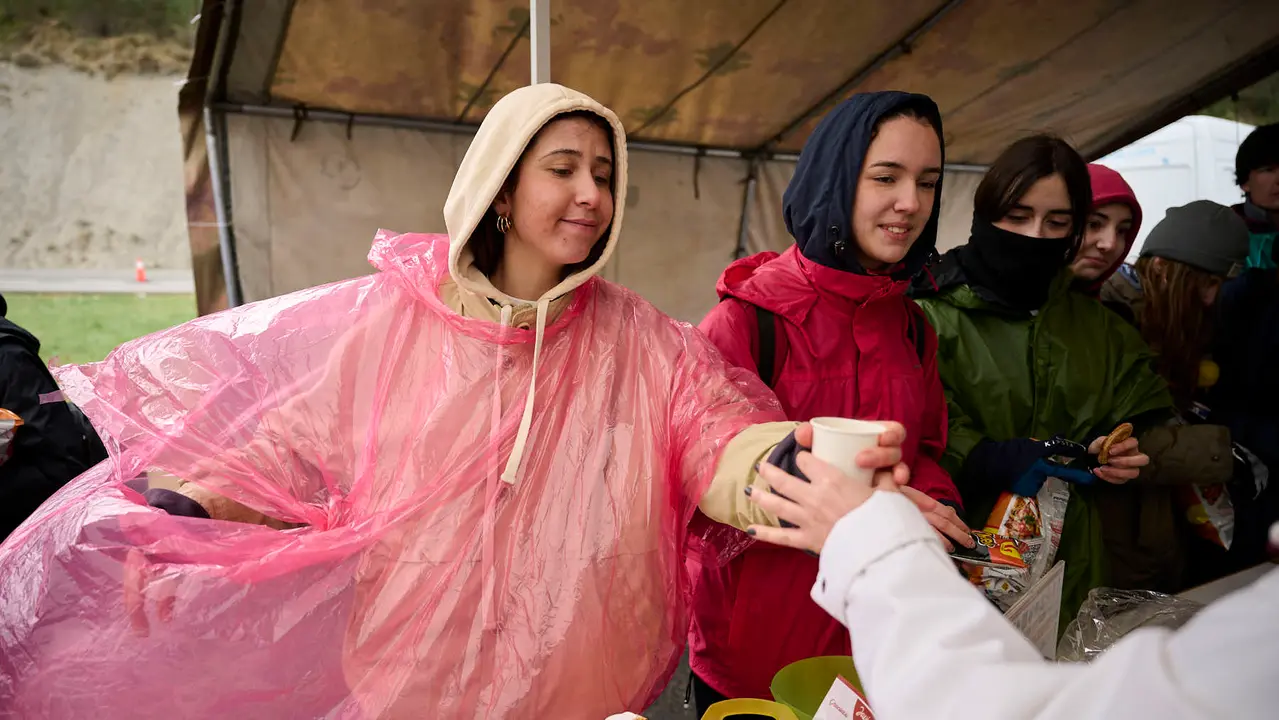 Miles de personas peregrinan a Javier durante la segunda Javierada de 2026. PABLO LASAOSA