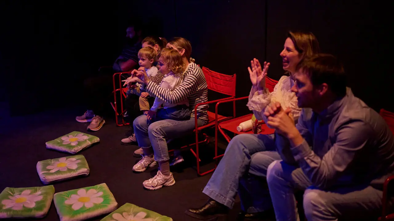 Puesta en escena del espect&aacute;culo "Danzad, danzad, bebitos" para ni&ntilde;os y acompa&ntilde;antes. PABLO LASAOSA