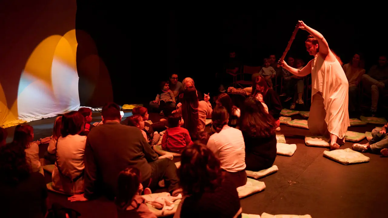 Puesta en escena del espect&aacute;culo "Danzad, danzad, bebitos" para ni&ntilde;os y acompa&ntilde;antes. PABLO LASAOSA