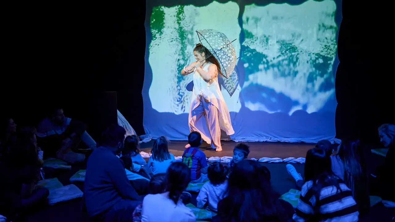 Puesta en escena del espect&aacute;culo "Danzad, danzad, bebitos" para ni&ntilde;os y acompa&ntilde;antes. PABLO LASAOSA