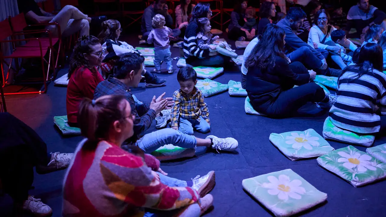 Puesta en escena del espect&aacute;culo "Danzad, danzad, bebitos" para ni&ntilde;os y acompa&ntilde;antes. PABLO LASAOSA
