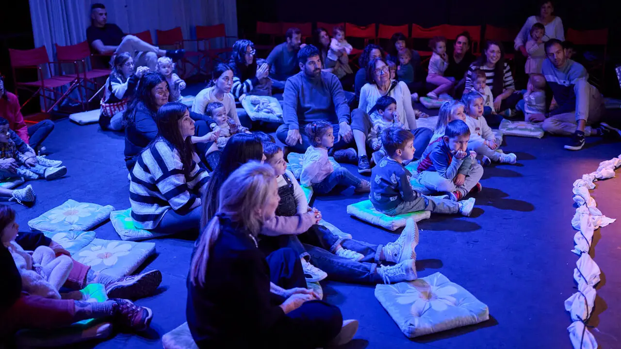 Puesta en escena del espect&aacute;culo "Danzad, danzad, bebitos" para ni&ntilde;os y acompa&ntilde;antes. PABLO LASAOSA