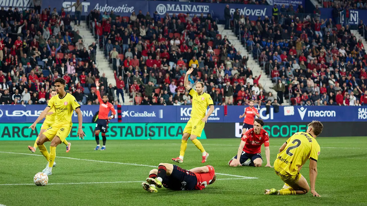 Partido de La Liga EA Sports entre CA Osasuna y Girona FC disputado en el estadio de El Sadar en Pamplona. I&Ntilde;IGO ALZUGARAY