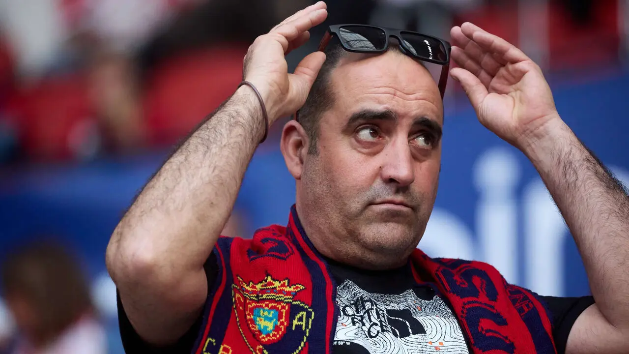 La grada del estadio de El Sadar durante el partido de La Liga EA Sports entre CA Osasuna y Girona FC disputado en Pamplona. I&Ntilde;IGO ALZUGARAY