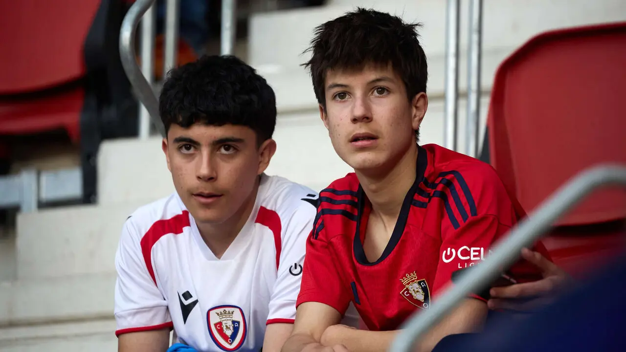 La grada del estadio de El Sadar durante el partido de La Liga EA Sports entre CA Osasuna y Girona FC disputado en Pamplona. I&Ntilde;IGO ALZUGARAY