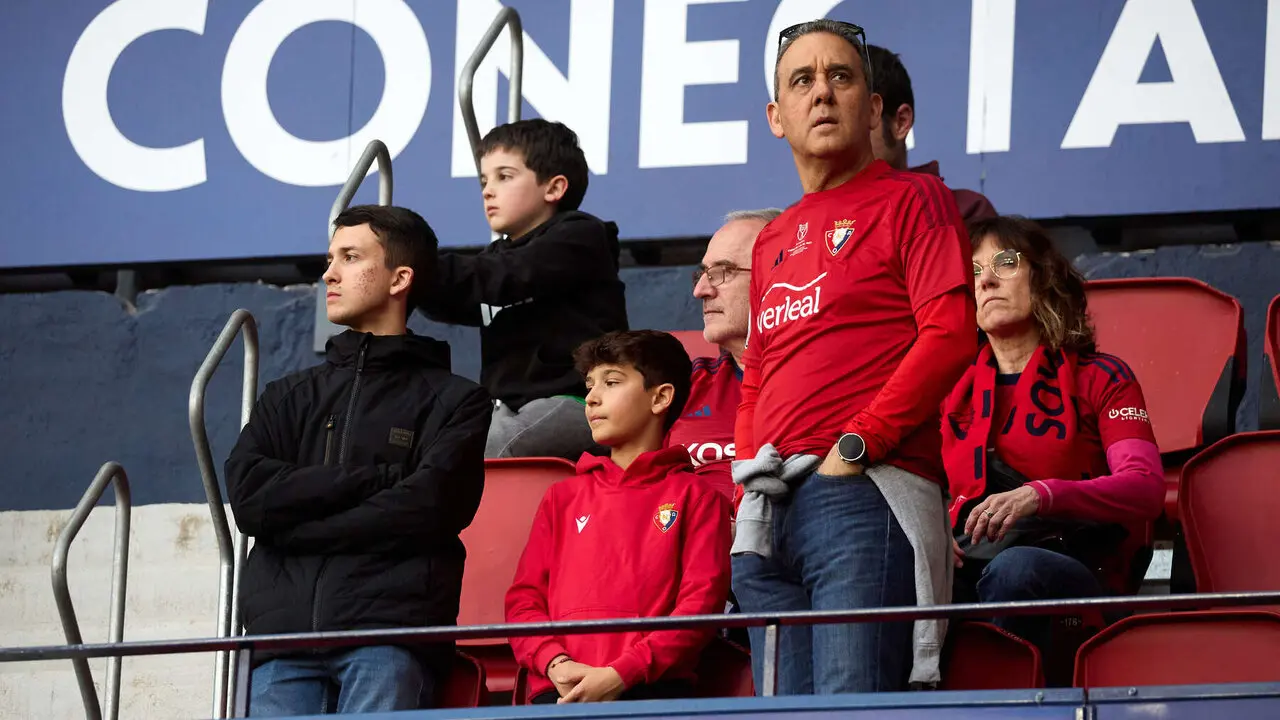 La grada del estadio de El Sadar durante el partido de La Liga EA Sports entre CA Osasuna y Girona FC disputado en Pamplona. I&Ntilde;IGO ALZUGARAY