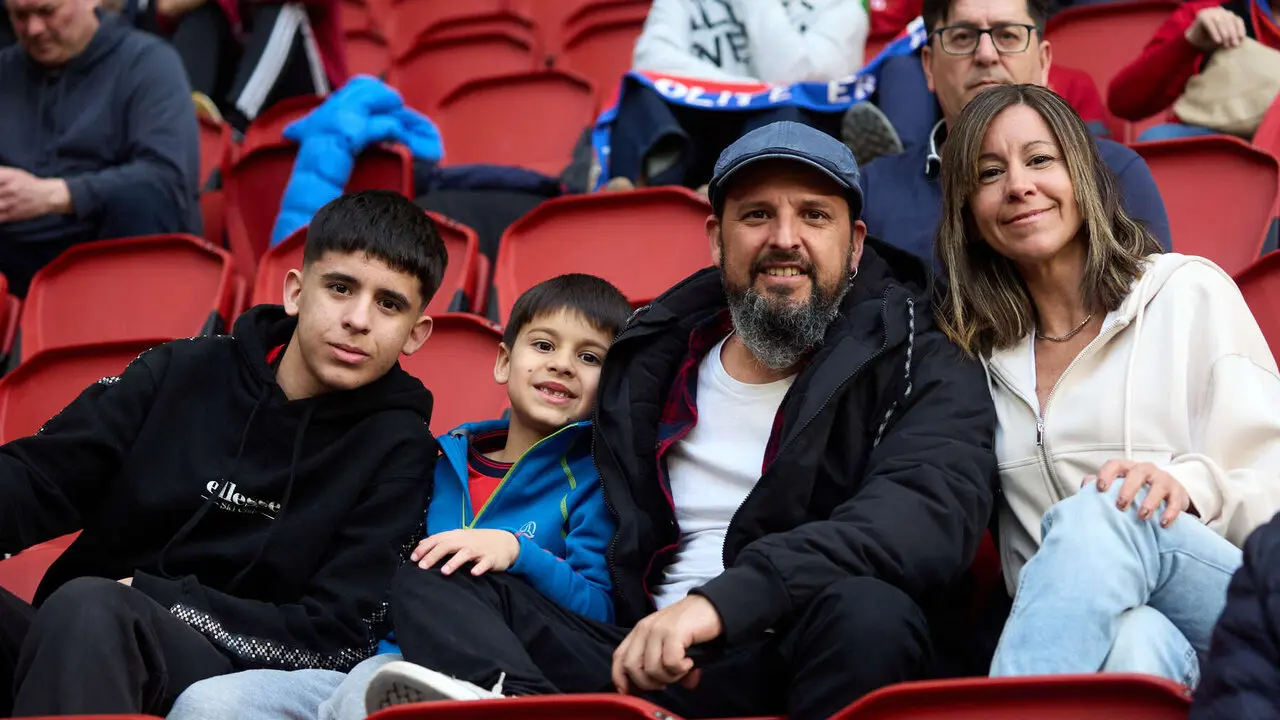 La grada del estadio de El Sadar durante el partido de La Liga EA Sports entre CA Osasuna y Girona FC disputado en Pamplona. I&Ntilde;IGO ALZUGARAY