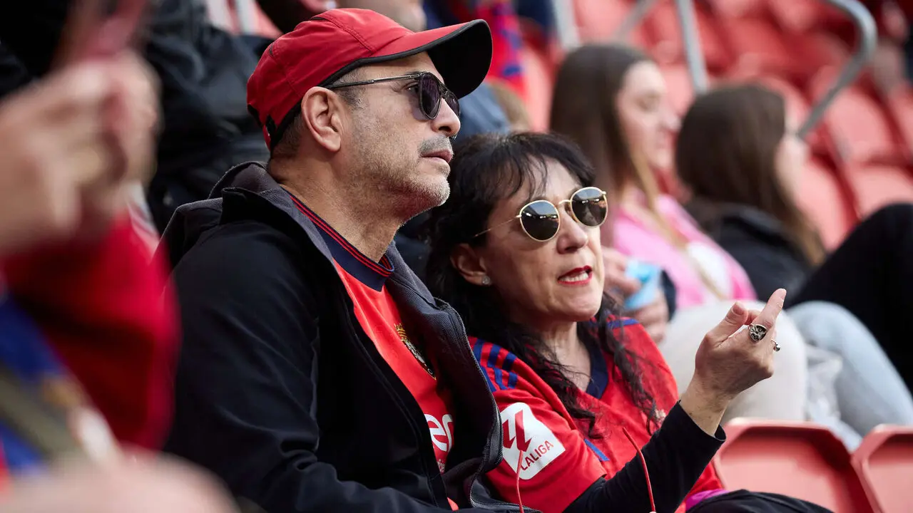 La grada del estadio de El Sadar durante el partido de La Liga EA Sports entre CA Osasuna y Girona FC disputado en Pamplona. I&Ntilde;IGO ALZUGARAY