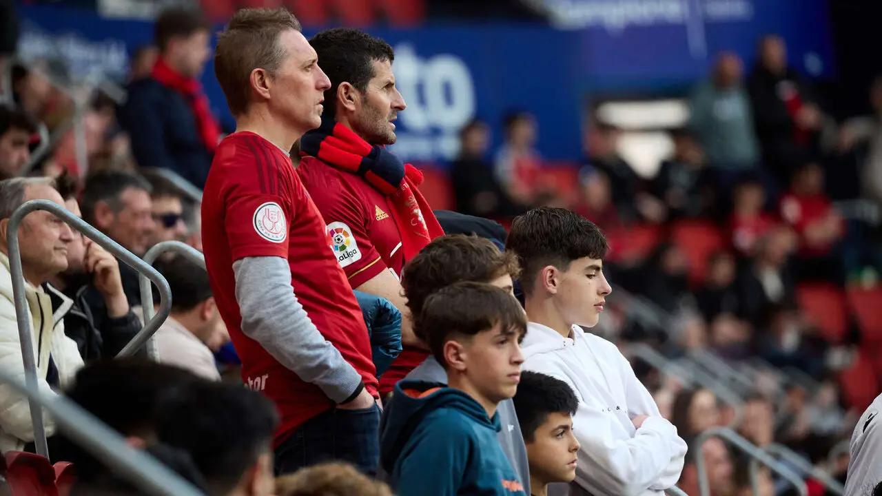 La grada del estadio de El Sadar durante el partido de La Liga EA Sports entre CA Osasuna y Girona FC disputado en Pamplona. I&Ntilde;IGO ALZUGARAY