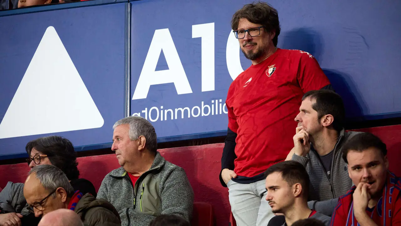 La grada del estadio de El Sadar durante el partido de La Liga EA Sports entre CA Osasuna y Girona FC disputado en Pamplona. I&Ntilde;IGO ALZUGARAY