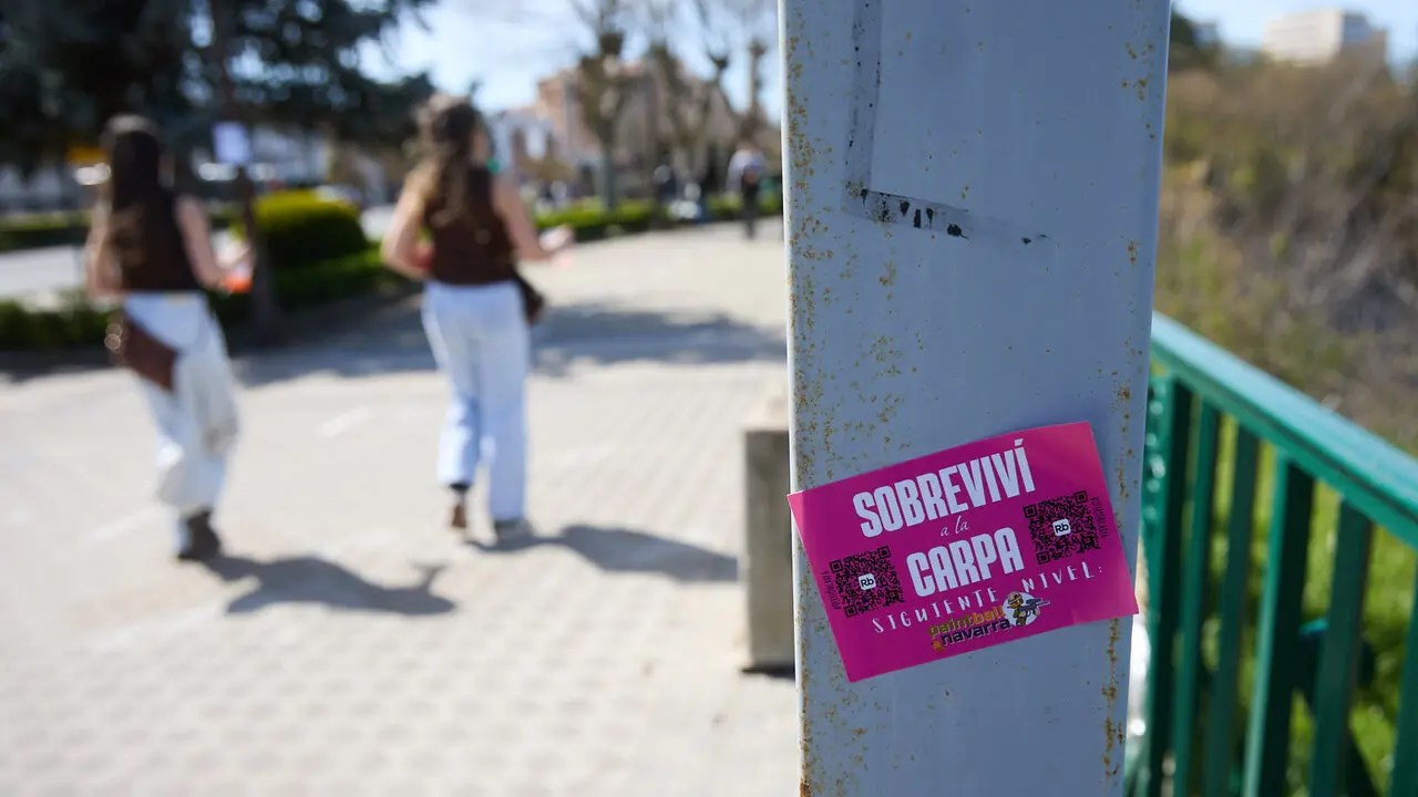 Almuerzo, botell&oacute;n y fiesta previa a la Carpa Universitaria de Primavera 2026 de los estudiantes de la Universidad P&uacute;blica de Navarra en el parque de la Medialuna de Pamplona. I&Ntilde;IGO ALZUGARAY
