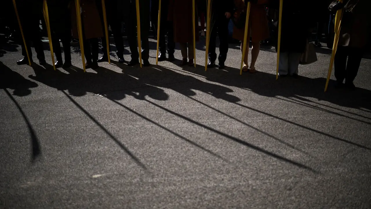 Procesi&oacute;n y bendici&oacute;n de ramos y palmas durante el Domingo de Ramos 2026. PABLO LASAOSA