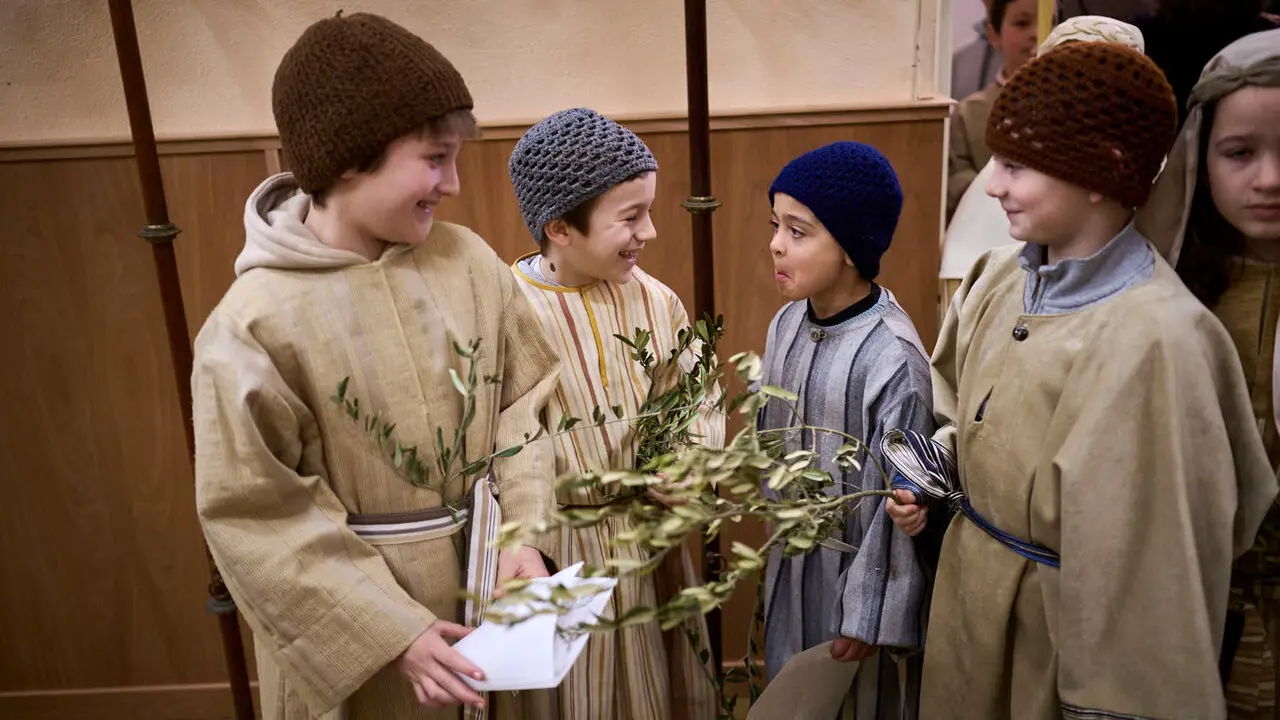 Procesi&oacute;n y bendici&oacute;n de ramos y palmas durante el Domingo de Ramos 2026. PABLO LASAOSA