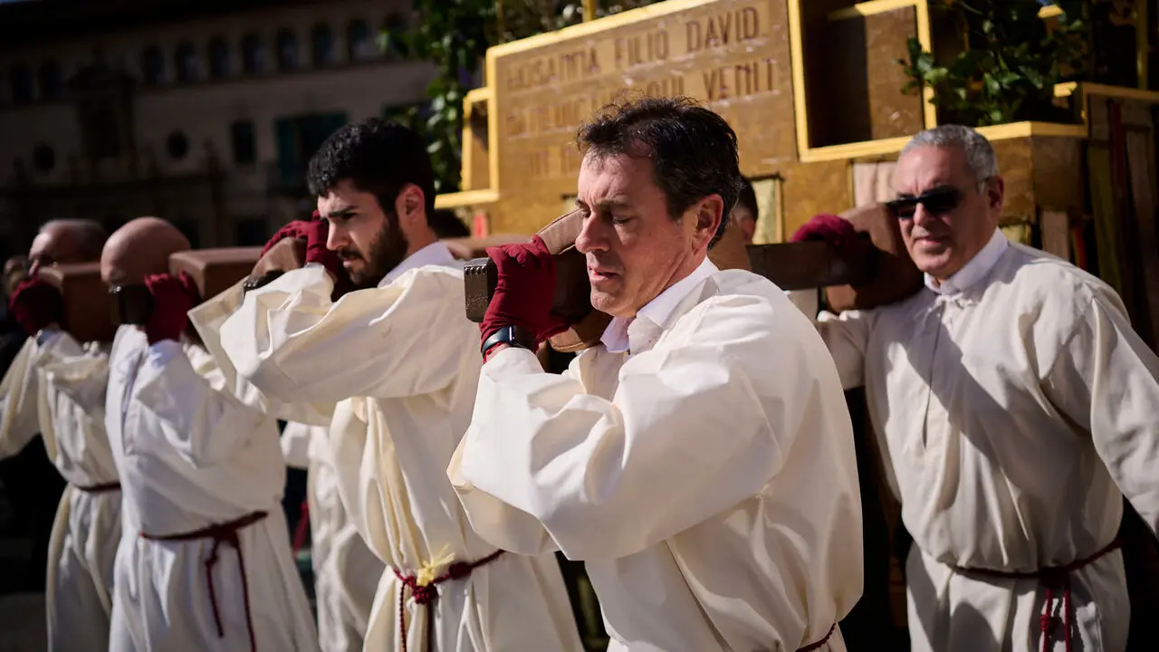 Procesi&oacute;n y bendici&oacute;n de ramos y palmas durante el Domingo de Ramos 2026. PABLO LASAOSA