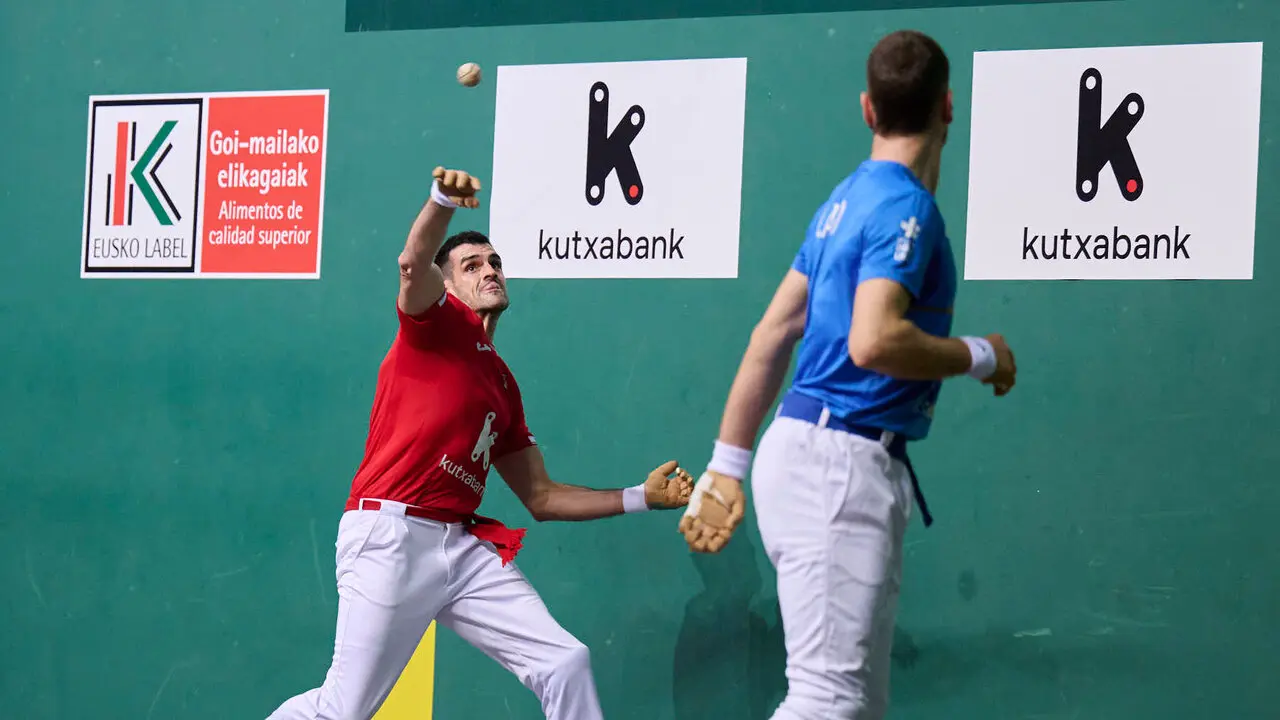 Final del XVI Campeonato de Parejas entre Altuna III-Ezkurdia y Laso-Albisu en el front&oacute;n del Navarra Arena. PABLO LASAOSA
