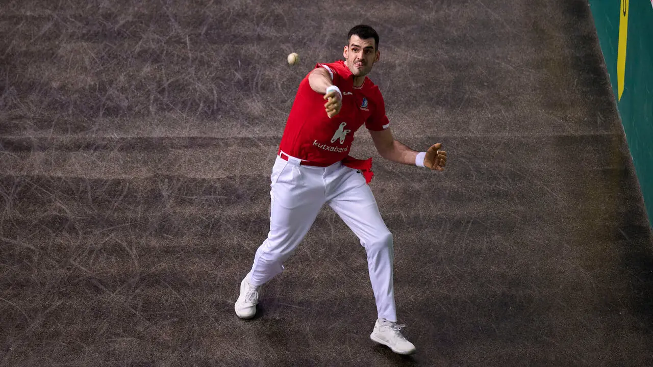 Final del XVI Campeonato de Parejas entre Altuna III-Ezkurdia y Laso-Albisu en el front&oacute;n del Navarra Arena. PABLO LASAOSA