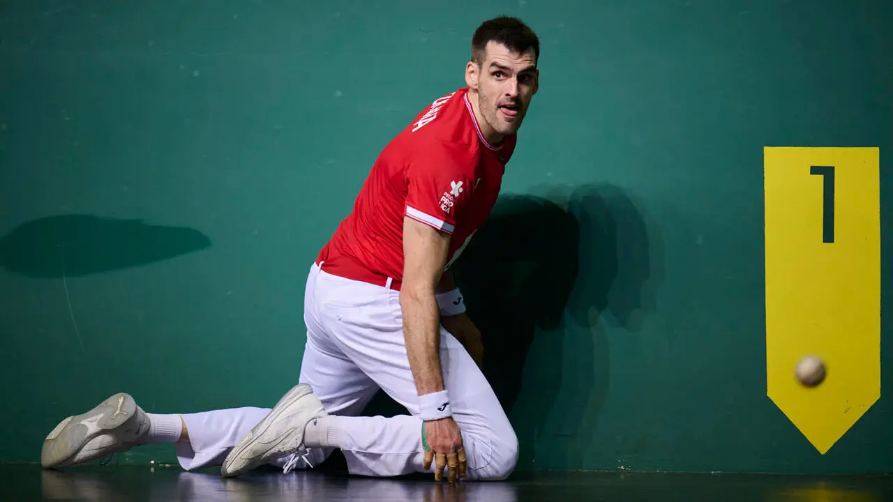 Final del XVI Campeonato de Parejas entre Altuna III-Ezkurdia y Laso-Albisu en el front&oacute;n del Navarra Arena. PABLO LASAOSA
