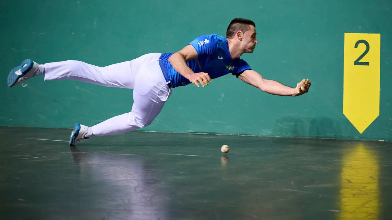 Final del XVI Campeonato de Parejas entre Altuna III-Ezkurdia y Laso-Albisu en el front&oacute;n del Navarra Arena. PABLO LASAOSA