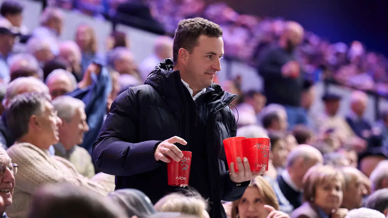Final del XVI Campeonato de Parejas entre Altuna III-Ezkurdia y Laso-Albisu en el front&oacute;n del Navarra Arena. PABLO LASAOSA