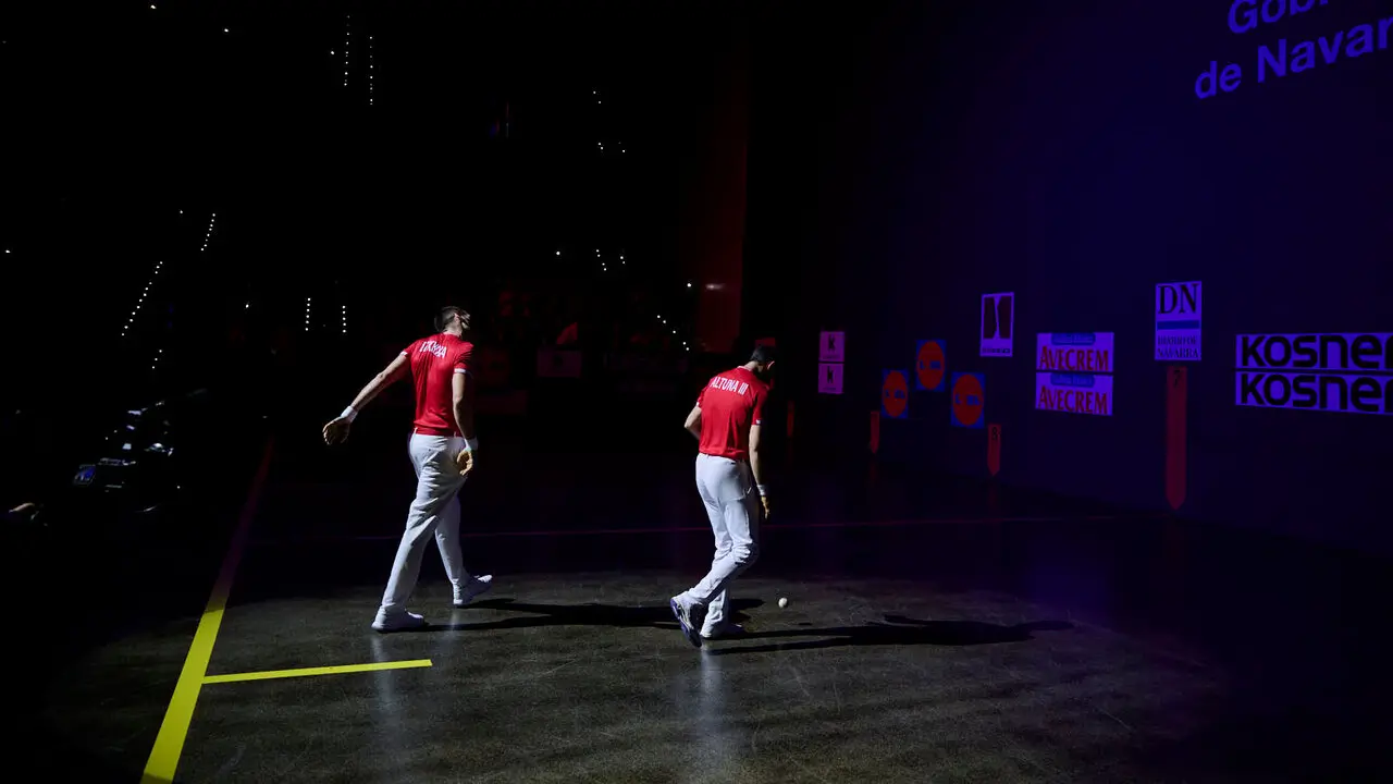 Final del XVI Campeonato de Parejas entre Altuna III-Ezkurdia y Laso-Albisu en el front&oacute;n del Navarra Arena. PABLO LASAOSA