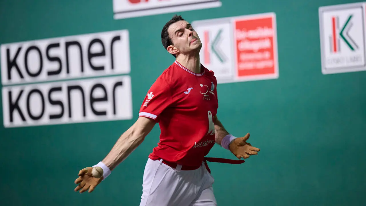 Final del XVI Campeonato de Parejas entre Altuna III-Ezkurdia y Laso-Albisu en el front&oacute;n del Navarra Arena. PABLO LASAOSA