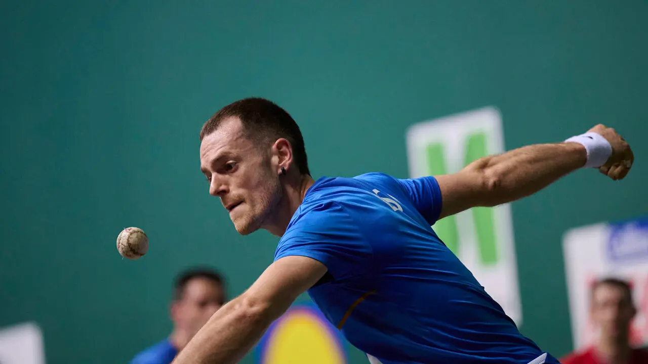 Final del XVI Campeonato de Parejas entre Altuna III-Ezkurdia y Laso-Albisu en el front&oacute;n del Navarra Arena. PABLO LASAOSA