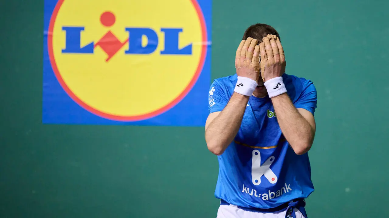 Final del XVI Campeonato de Parejas entre Altuna III-Ezkurdia y Laso-Albisu en el front&oacute;n del Navarra Arena. PABLO LASAOSA