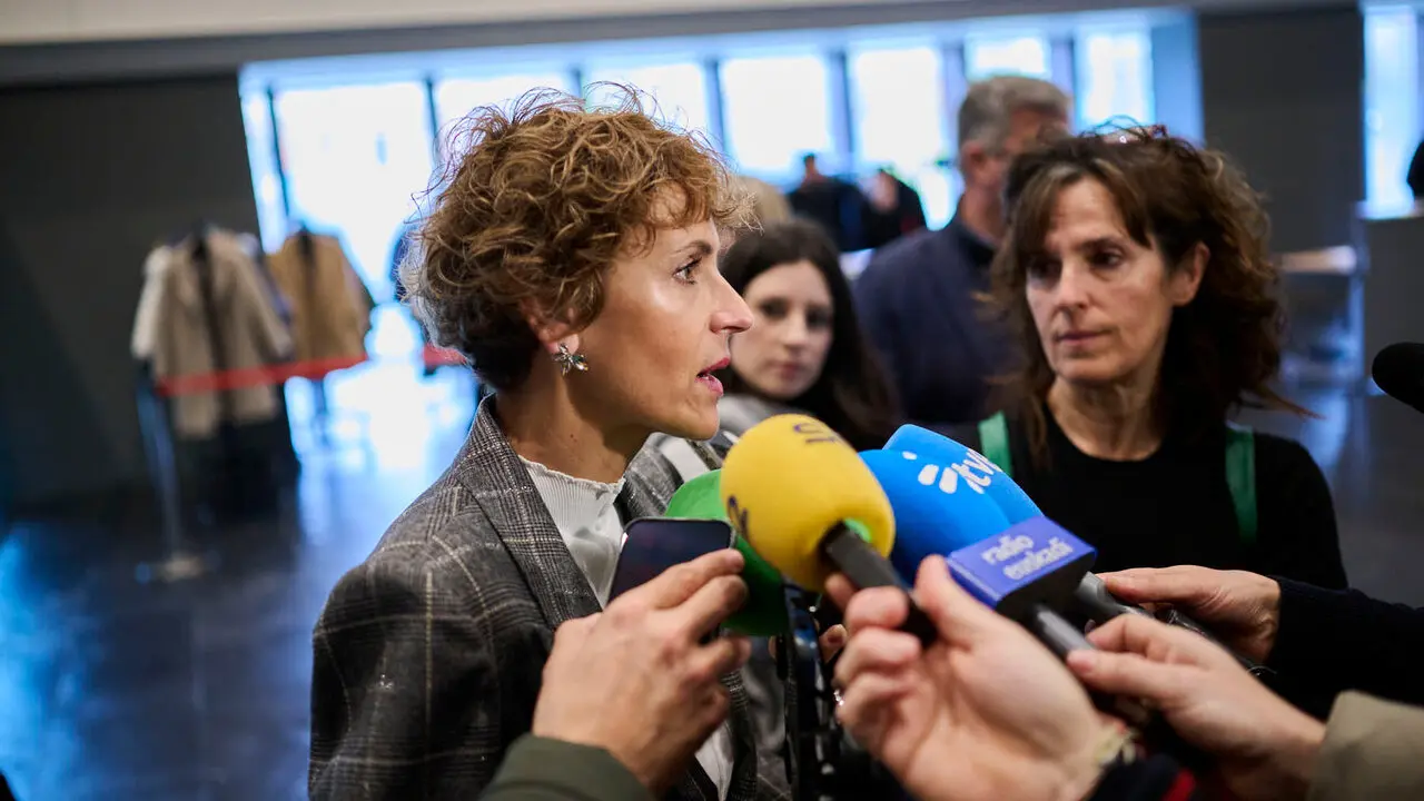 La presidenta de Navarra, Mar&iacute;a Chivite, preside el acto de homenaje a las personas empleadas de la Administraci&oacute;n Foral de Navarra jubiladas o fallecidas en 2025. PABLO LASAOSA