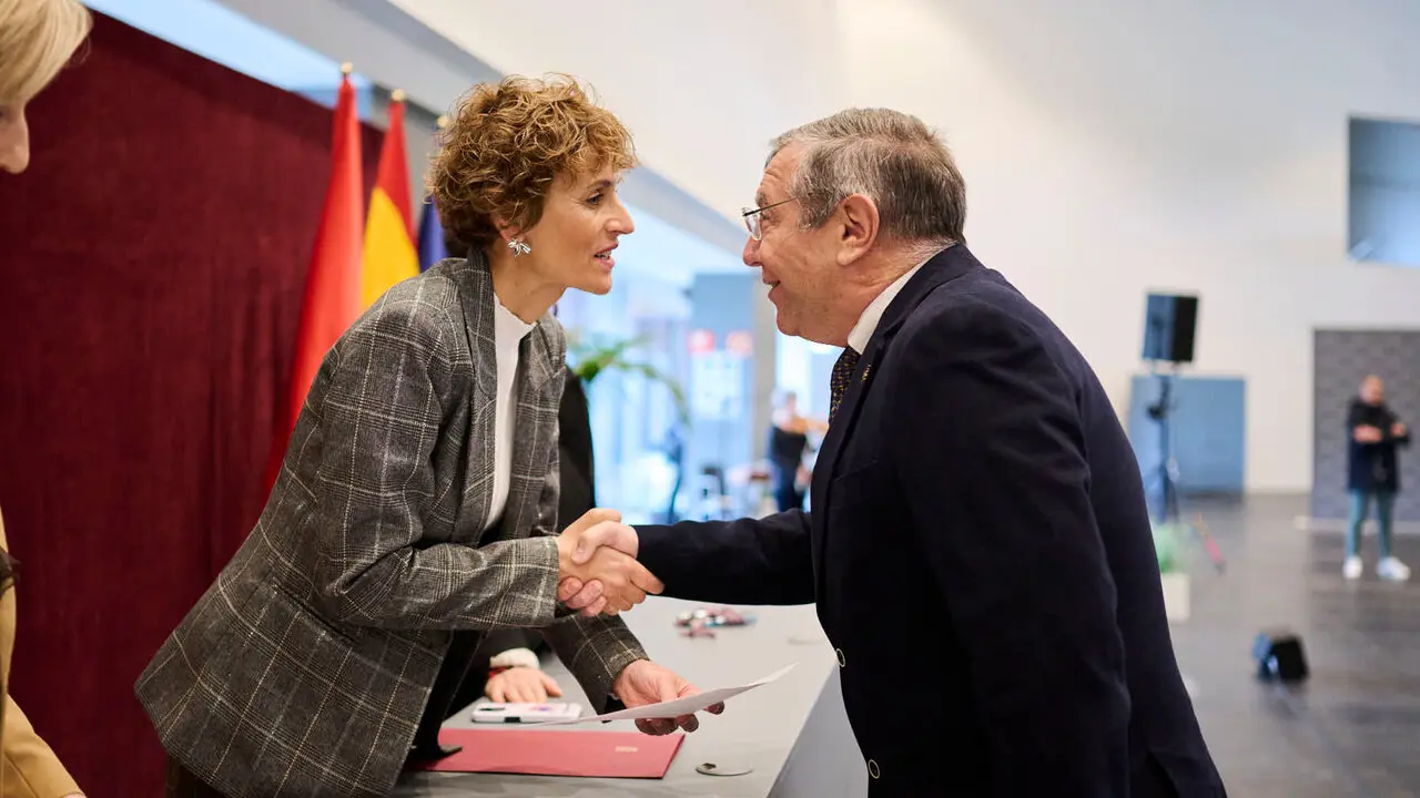 La presidenta de Navarra, Mar&iacute;a Chivite, preside el acto de homenaje a las personas empleadas de la Administraci&oacute;n Foral de Navarra jubiladas o fallecidas en 2025. PABLO LASAOSA