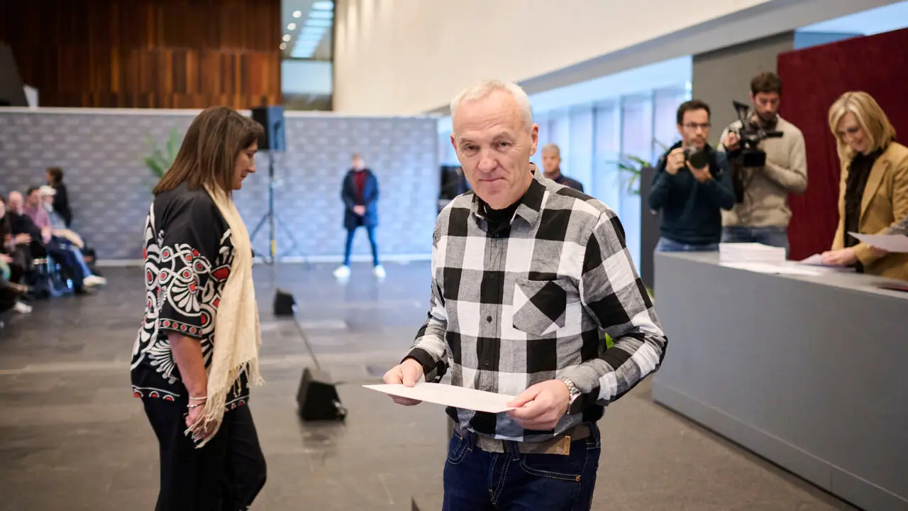 La presidenta de Navarra, Mar&iacute;a Chivite, preside el acto de homenaje a las personas empleadas de la Administraci&oacute;n Foral de Navarra jubiladas o fallecidas en 2025. PABLO LASAOSA