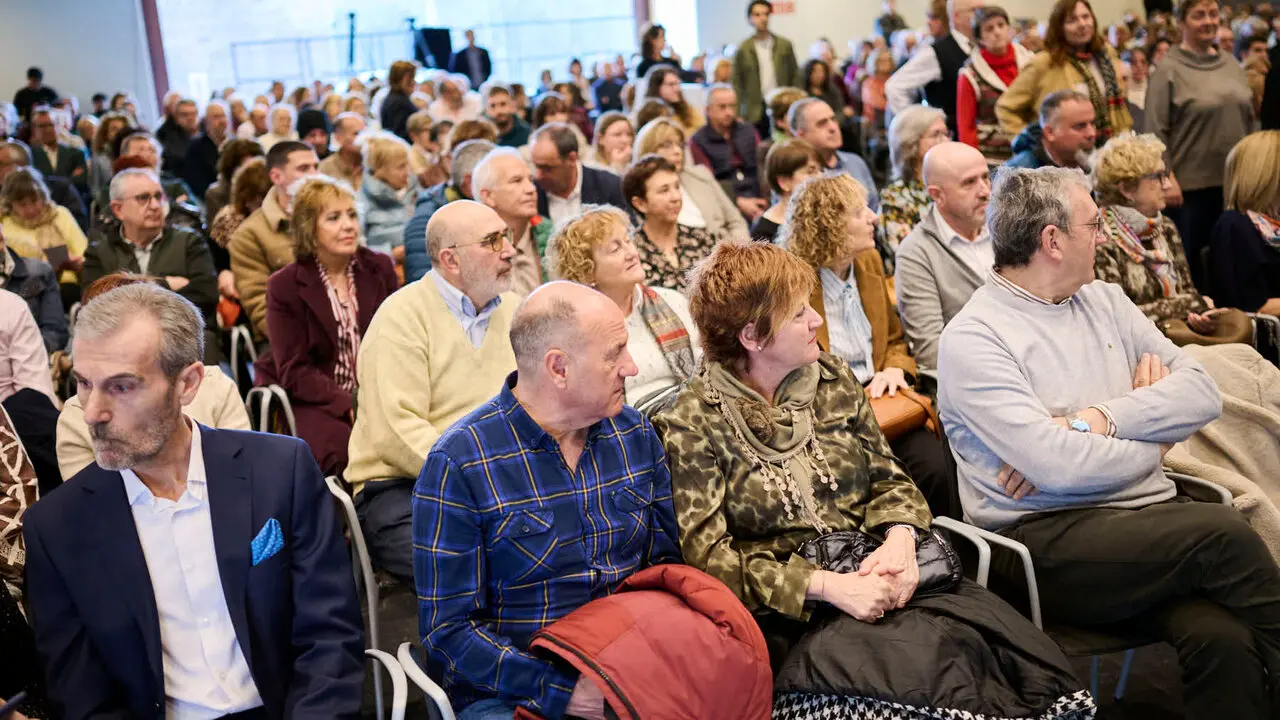 La presidenta de Navarra, Mar&iacute;a Chivite, preside el acto de homenaje a las personas empleadas de la Administraci&oacute;n Foral de Navarra jubiladas o fallecidas en 2025. PABLO LASAOSA