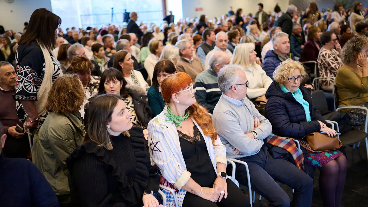 La presidenta de Navarra, Mar&iacute;a Chivite, preside el acto de homenaje a las personas empleadas de la Administraci&oacute;n Foral de Navarra jubiladas o fallecidas en 2025. PABLO LASAOSA